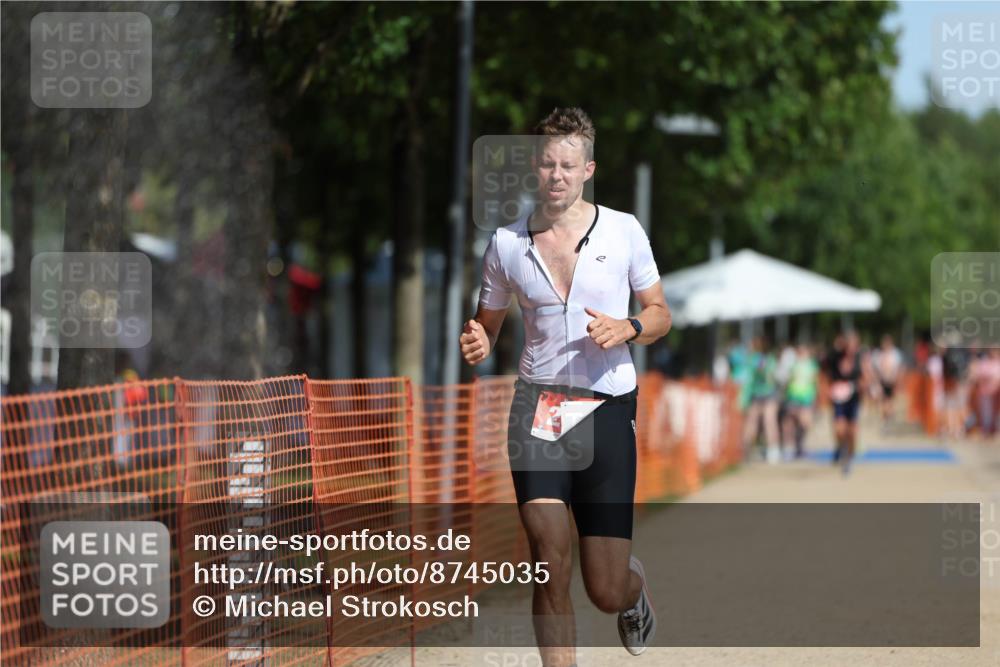 07.09.2025 - 19. Norderstedt Triathlon Michael Strokosch http://msf.ph/oto/8745035 07.09.2025 11:58:03 Laufen 276, 1219 meine-sportfotos.de
