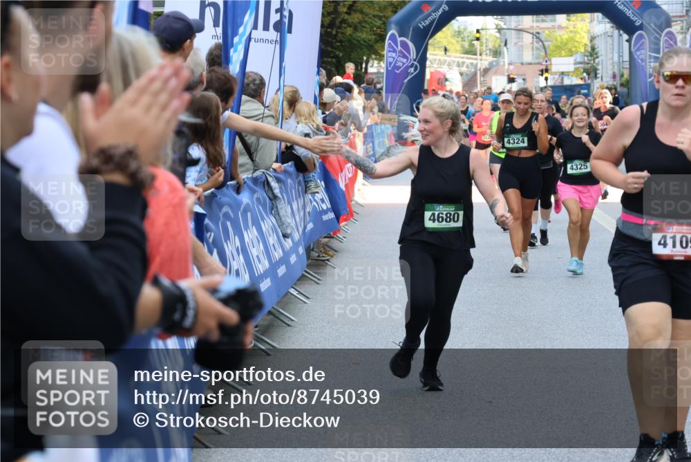 07.09.2025 - BARMER Alsterlauf Strokosch-Dieckow http://msf.ph/oto/8745039 07.09.2025 10:17:28 Ziel 2286, 2466, 2821, 2901, 3194, 3435, 3723, 3731, 3862, 3881, 4019, 4025, 4130, 4200, 4270, 5033, 5168, 5305, 5464, 5465, 5946 meine-sportfotos.de