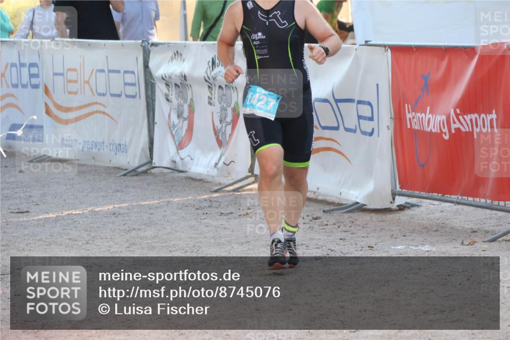 07.09.2025 - 19. Norderstedt Triathlon Luisa Fischer http://msf.ph/oto/8745076 07.09.2025 17:16:55 Ziel 396, 1427 meine-sportfotos.de