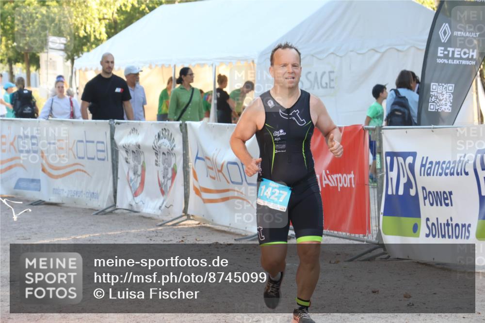 07.09.2025 - 19. Norderstedt Triathlon Luisa Fischer http://msf.ph/oto/8745099 07.09.2025 17:16:56 Ziel 396, 1427 meine-sportfotos.de