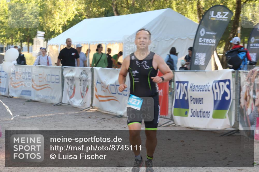 07.09.2025 - 19. Norderstedt Triathlon Luisa Fischer http://msf.ph/oto/8745111 07.09.2025 17:16:57 Ziel 1427 meine-sportfotos.de