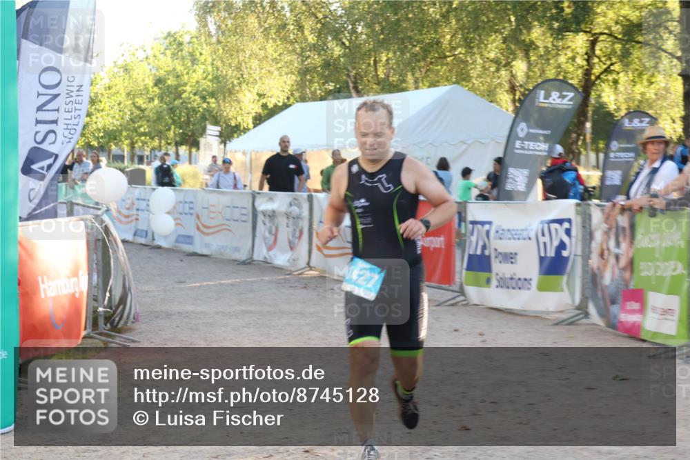 07.09.2025 - 19. Norderstedt Triathlon Luisa Fischer http://msf.ph/oto/8745128 07.09.2025 17:16:58 Ziel 1427 meine-sportfotos.de