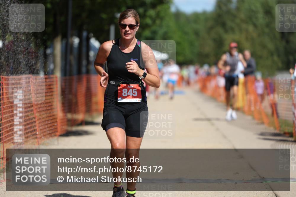 07.09.2025 - 19. Norderstedt Triathlon Michael Strokosch http://msf.ph/oto/8745172 07.09.2025 12:35:27 Laufen 151, 845, 851 meine-sportfotos.de