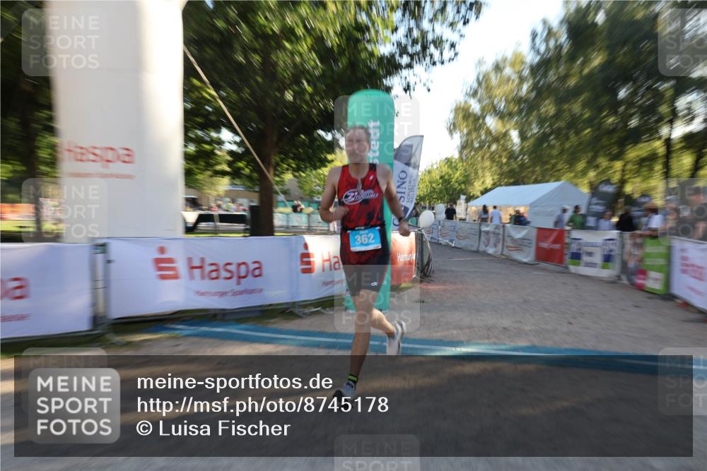 07.09.2025 - 19. Norderstedt Triathlon Luisa Fischer http://msf.ph/oto/8745178 07.09.2025 17:17:08 Ziel 362 meine-sportfotos.de