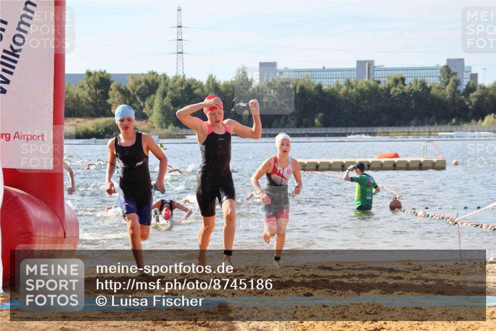 07.09.2025 - 19. Norderstedt Triathlon Luisa Fischer http://msf.ph/oto/8745186 07.09.2025 10:24:02 Schwimmen 70, 71, 75, 89, 113, 114, 636 meine-sportfotos.de