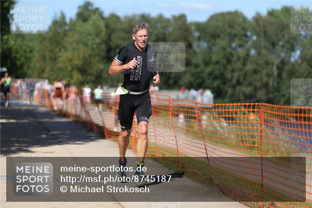 07.09.2025 - 19. Norderstedt Triathlon Michael Strokosch http://msf.ph/oto/8745187 07.09.2025 14:46:15 Laufen 392, 989 meine-sportfotos.de