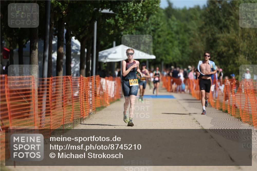 07.09.2025 - 19. Norderstedt Triathlon Michael Strokosch http://msf.ph/oto/8745210 07.09.2025 11:58:19 Laufen 185, 1182, 1279 meine-sportfotos.de