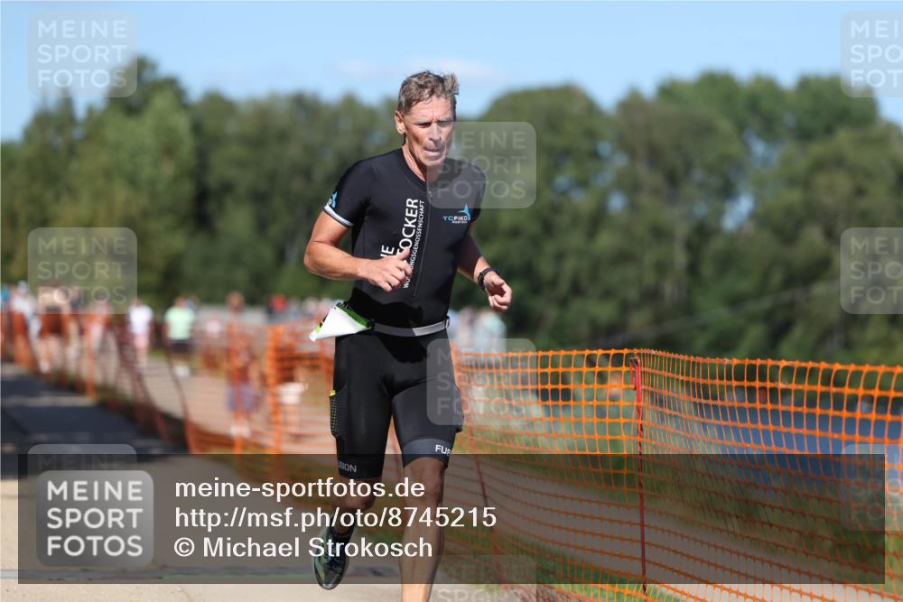 07.09.2025 - 19. Norderstedt Triathlon Michael Strokosch http://msf.ph/oto/8745215 07.09.2025 14:46:15 Laufen 392, 989 meine-sportfotos.de