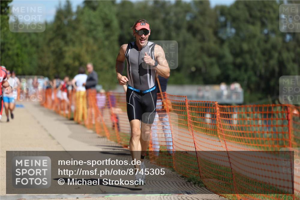 07.09.2025 - 19. Norderstedt Triathlon Michael Strokosch http://msf.ph/oto/8745305 07.09.2025 12:35:31 Laufen 151, 845, 851 meine-sportfotos.de