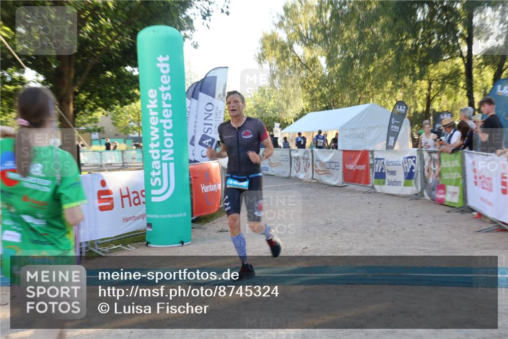 07.09.2025 - 19. Norderstedt Triathlon Luisa Fischer http://msf.ph/oto/8745324 07.09.2025 17:18:55 Ziel 1460 meine-sportfotos.de