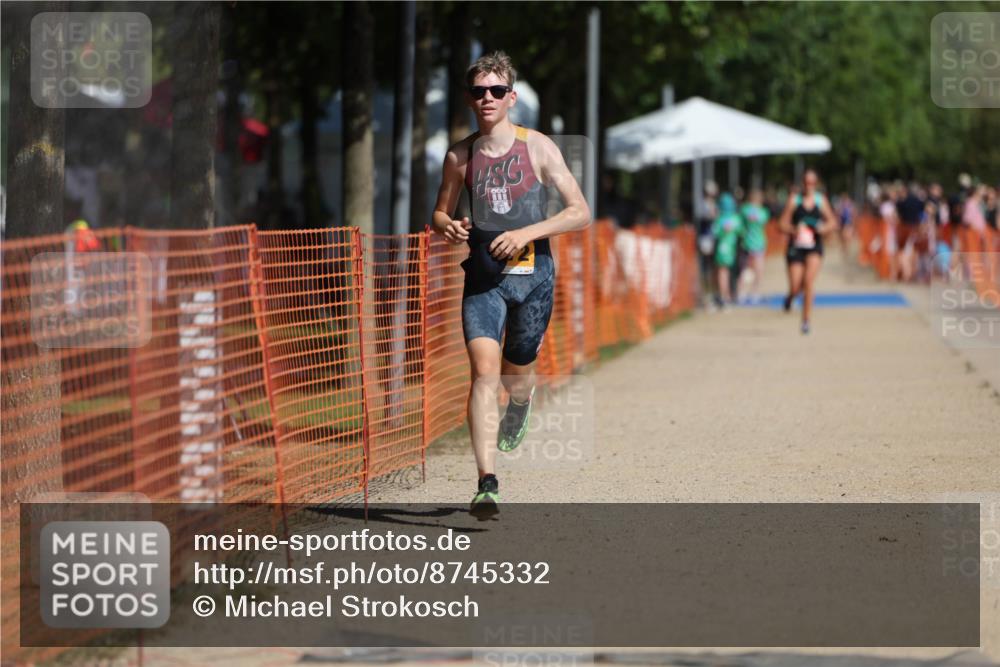 07.09.2025 - 19. Norderstedt Triathlon Michael Strokosch http://msf.ph/oto/8745332 07.09.2025 11:58:28 Laufen 185, 1172, 1182 meine-sportfotos.de