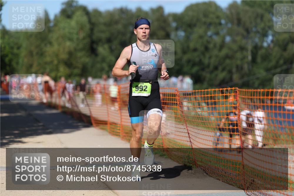 07.09.2025 - 19. Norderstedt Triathlon Michael Strokosch http://msf.ph/oto/8745338 07.09.2025 14:46:30 Laufen 992, 1007 meine-sportfotos.de