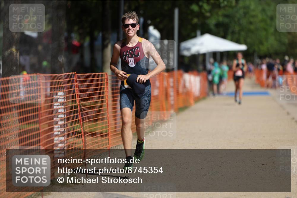 07.09.2025 - 19. Norderstedt Triathlon Michael Strokosch http://msf.ph/oto/8745354 07.09.2025 11:58:29 Laufen 185, 1172, 1182 meine-sportfotos.de