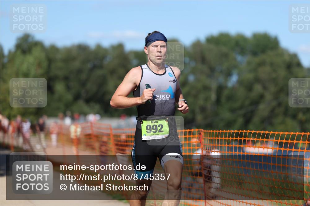 07.09.2025 - 19. Norderstedt Triathlon Michael Strokosch http://msf.ph/oto/8745357 07.09.2025 14:46:31 Laufen 992, 1007 meine-sportfotos.de