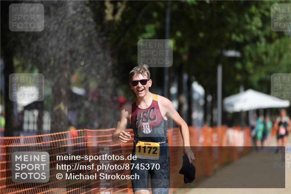 07.09.2025 - 19. Norderstedt Triathlon Michael Strokosch http://msf.ph/oto/8745370 07.09.2025 11:58:30 Laufen 185, 1172, 1182 meine-sportfotos.de