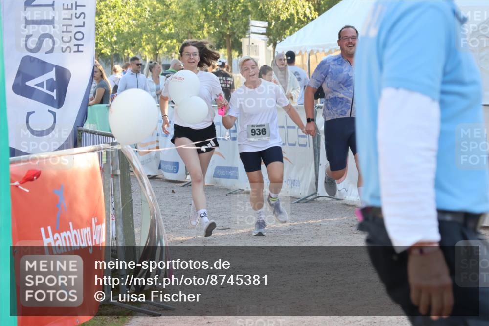 07.09.2025 - 19. Norderstedt Triathlon Luisa Fischer http://msf.ph/oto/8745381 07.09.2025 17:19:20 Ziel 936 meine-sportfotos.de
