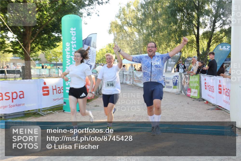 07.09.2025 - 19. Norderstedt Triathlon Luisa Fischer http://msf.ph/oto/8745428 07.09.2025 17:19:23 Ziel 936 meine-sportfotos.de