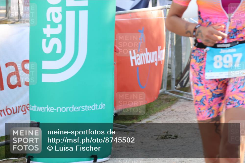 07.09.2025 - 19. Norderstedt Triathlon Luisa Fischer http://msf.ph/oto/8745502 07.09.2025 17:19:50 Ziel 897 meine-sportfotos.de