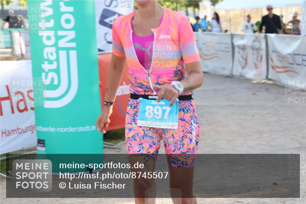 07.09.2025 - 19. Norderstedt Triathlon Luisa Fischer http://msf.ph/oto/8745507 07.09.2025 17:19:50 Ziel 897 meine-sportfotos.de