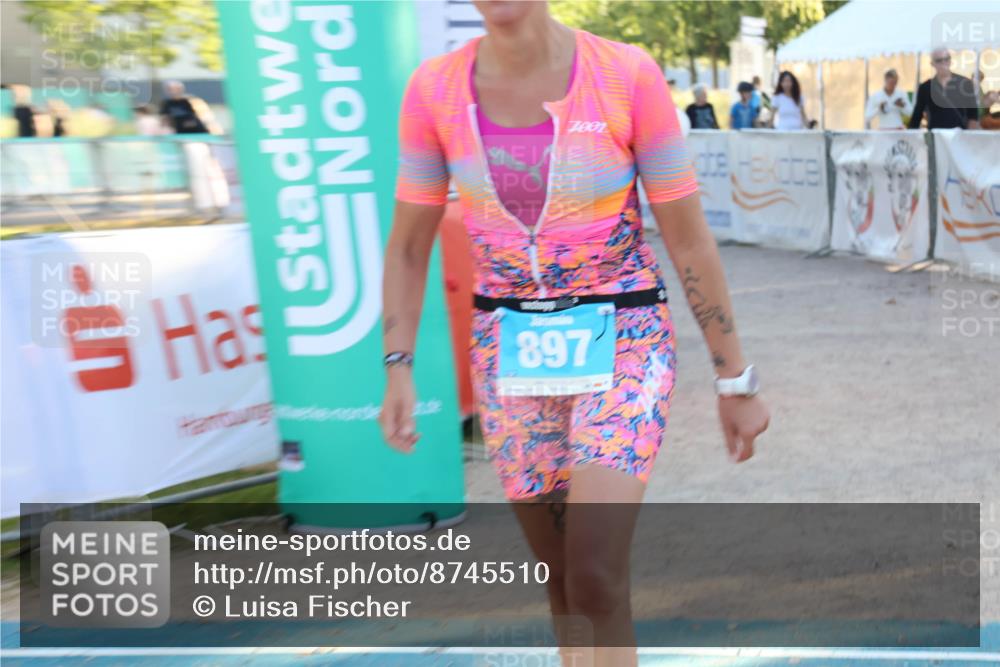 07.09.2025 - 19. Norderstedt Triathlon Luisa Fischer http://msf.ph/oto/8745510 07.09.2025 17:19:50 Ziel 897 meine-sportfotos.de