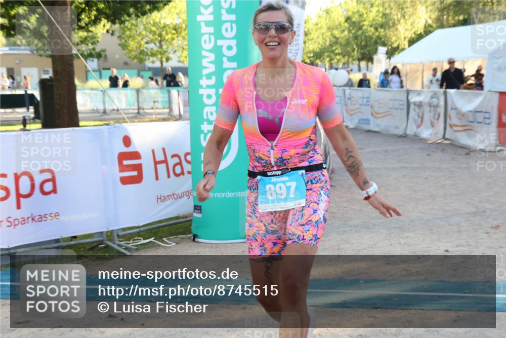 07.09.2025 - 19. Norderstedt Triathlon Luisa Fischer http://msf.ph/oto/8745515 07.09.2025 17:19:51 Ziel 897 meine-sportfotos.de