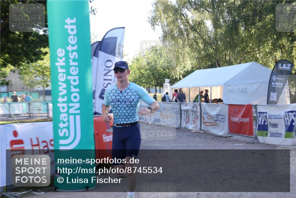 07.09.2025 - 19. Norderstedt Triathlon Luisa Fischer http://msf.ph/oto/8745534 07.09.2025 17:20:13 Ziel 405 meine-sportfotos.de