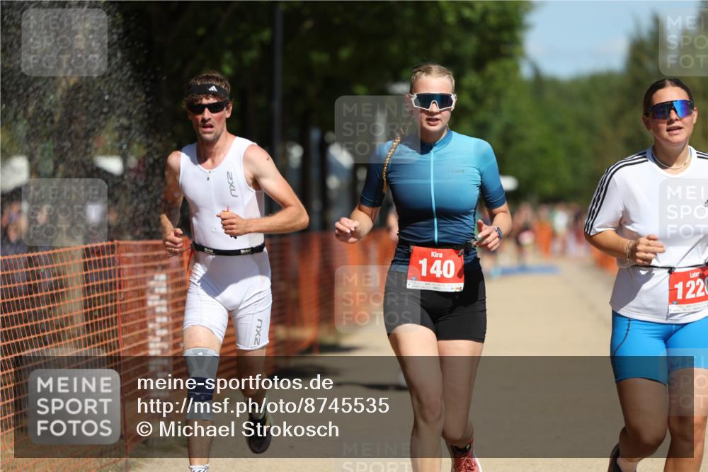 07.09.2025 - 19. Norderstedt Triathlon Michael Strokosch http://msf.ph/oto/8745535 07.09.2025 12:35:42 Laufen 140, 697, 737, 1220 meine-sportfotos.de