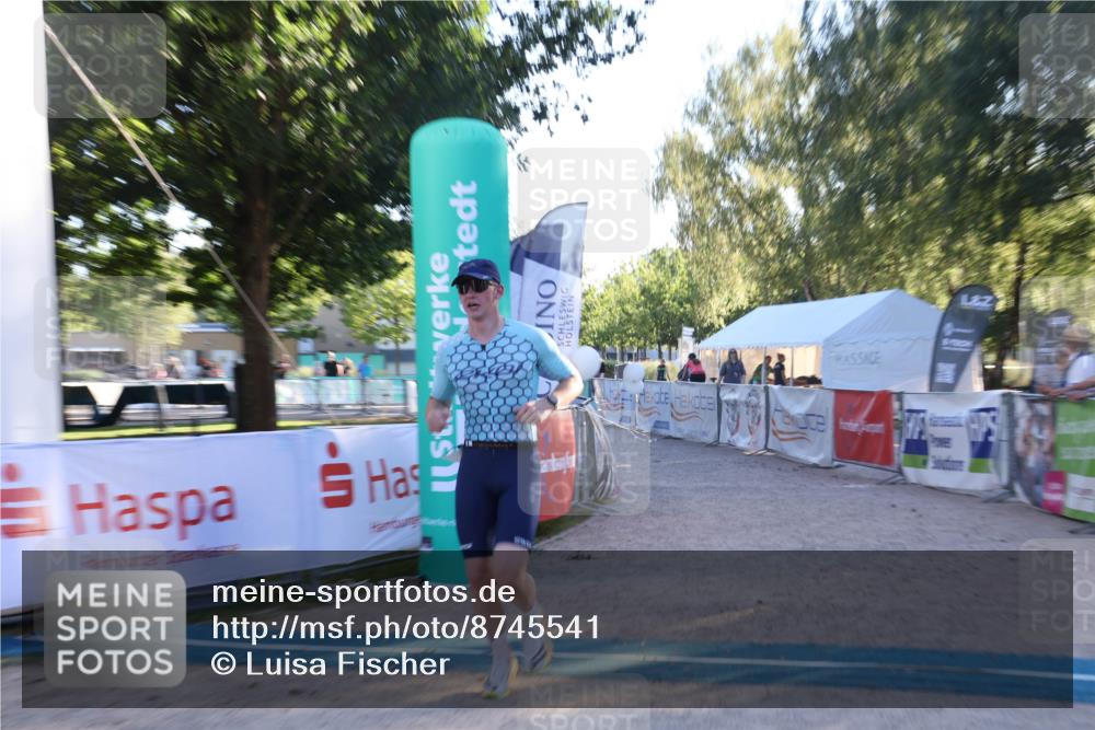 07.09.2025 - 19. Norderstedt Triathlon Luisa Fischer http://msf.ph/oto/8745541 07.09.2025 17:20:14 Ziel 405 meine-sportfotos.de