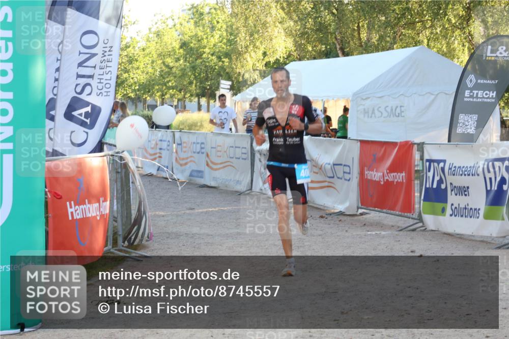 07.09.2025 - 19. Norderstedt Triathlon Luisa Fischer http://msf.ph/oto/8745557 07.09.2025 17:20:26 Ziel 406 meine-sportfotos.de