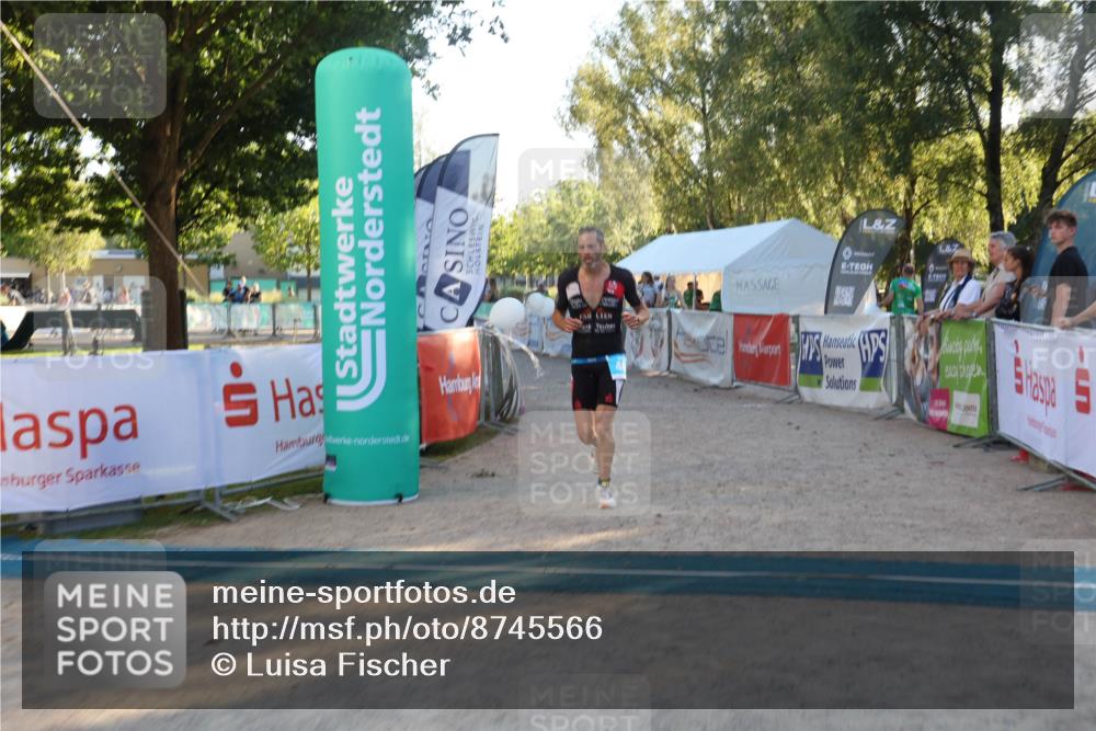 07.09.2025 - 19. Norderstedt Triathlon Luisa Fischer http://msf.ph/oto/8745566 07.09.2025 17:20:28 Ziel 406 meine-sportfotos.de