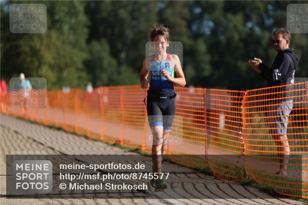 07.09.2025 - 19. Norderstedt Triathlon Michael Strokosch http://msf.ph/oto/8745577 07.09.2025 09:43:36 Laufen 562, 591 meine-sportfotos.de
