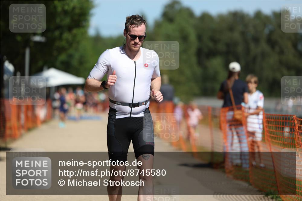 07.09.2025 - 19. Norderstedt Triathlon Michael Strokosch http://msf.ph/oto/8745580 07.09.2025 12:35:46 Laufen 140, 697, 737, 1220 meine-sportfotos.de