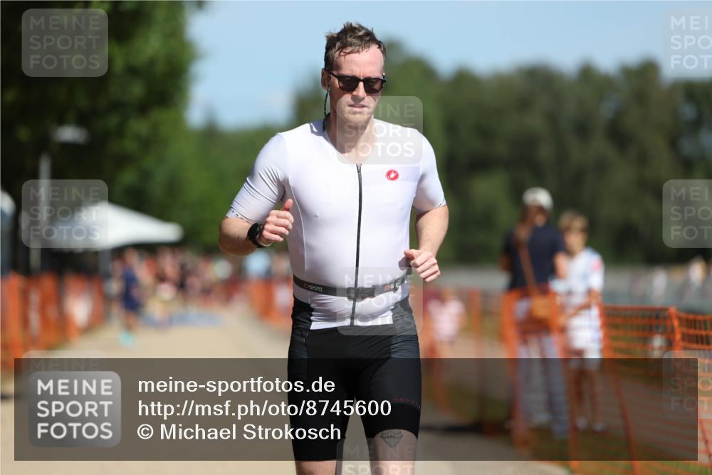 07.09.2025 - 19. Norderstedt Triathlon Michael Strokosch http://msf.ph/oto/8745600 07.09.2025 12:35:47 Laufen 697, 737 meine-sportfotos.de