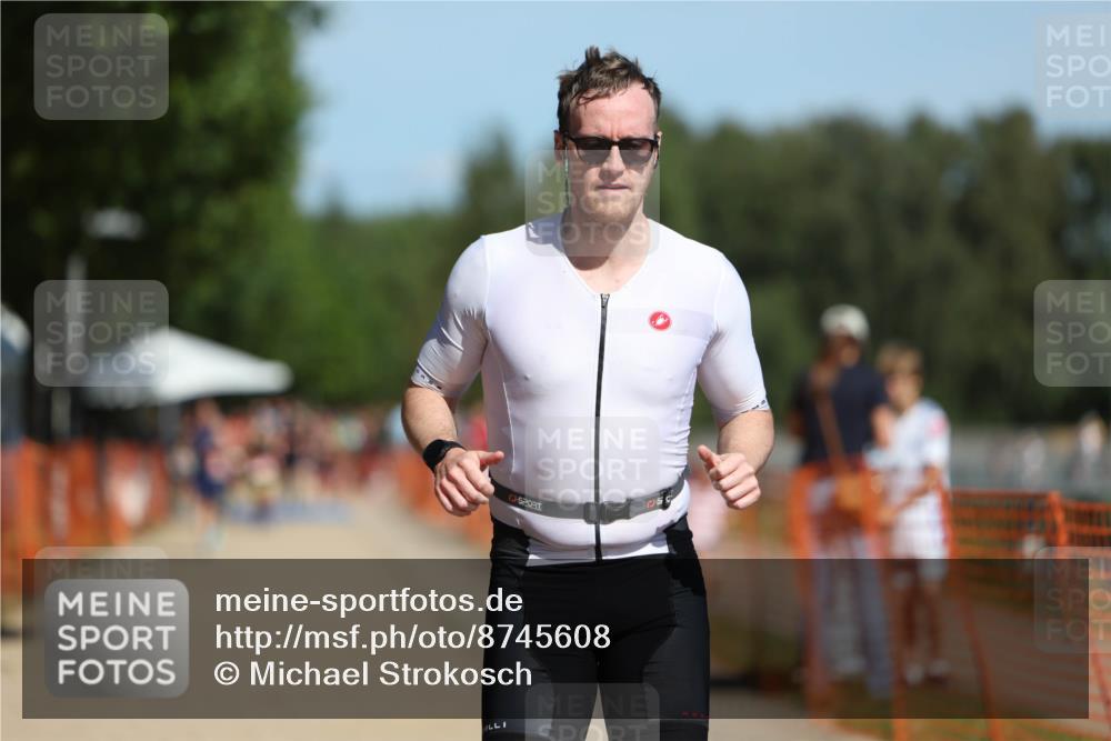 07.09.2025 - 19. Norderstedt Triathlon Michael Strokosch http://msf.ph/oto/8745608 07.09.2025 12:35:47 Laufen 697, 737 meine-sportfotos.de