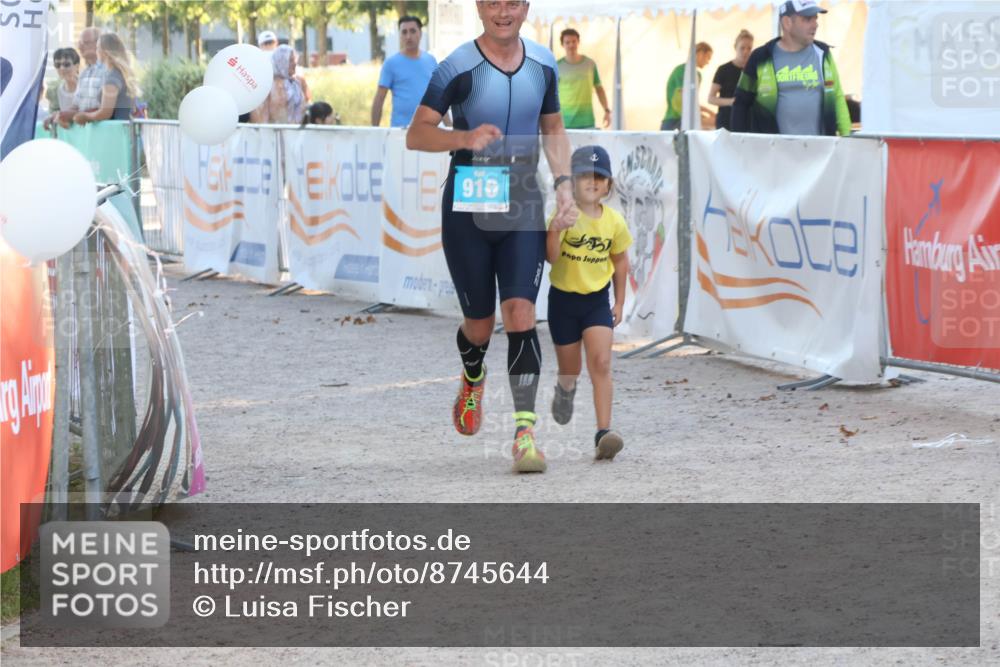 07.09.2025 - 19. Norderstedt Triathlon Luisa Fischer http://msf.ph/oto/8745644 07.09.2025 17:20:39 Ziel 916 meine-sportfotos.de