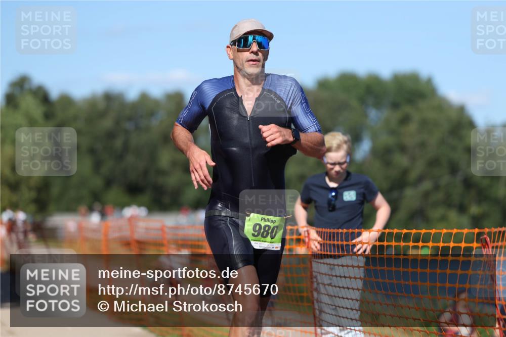 07.09.2025 - 19. Norderstedt Triathlon Michael Strokosch http://msf.ph/oto/8745670 07.09.2025 14:47:12 Laufen 975, 980 meine-sportfotos.de