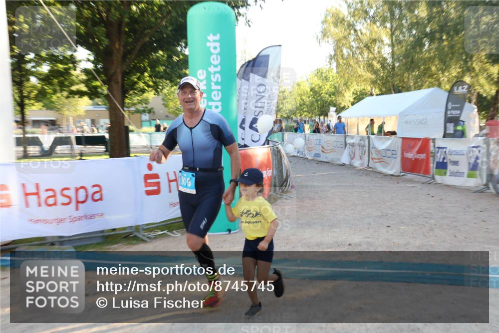 07.09.2025 - 19. Norderstedt Triathlon Luisa Fischer http://msf.ph/oto/8745745 07.09.2025 17:20:44 Ziel 916 meine-sportfotos.de