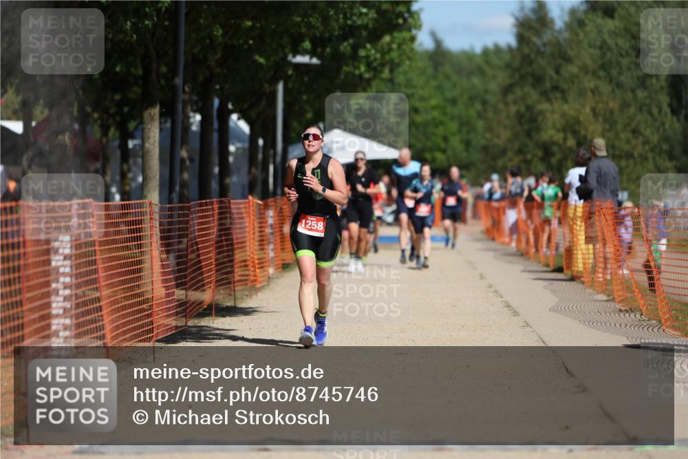 07.09.2025 - 19. Norderstedt Triathlon Michael Strokosch http://msf.ph/oto/8745746 07.09.2025 12:36:01 Laufen 1242, 1258 meine-sportfotos.de