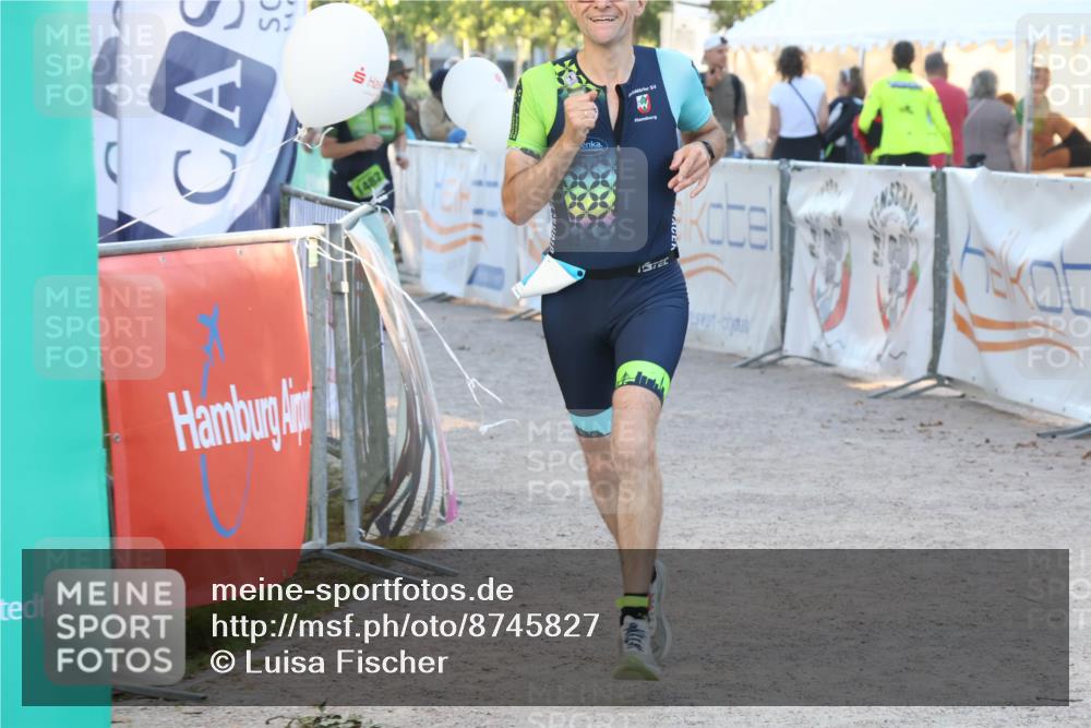 07.09.2025 - 19. Norderstedt Triathlon Luisa Fischer http://msf.ph/oto/8745827 07.09.2025 17:22:14 Ziel 923 meine-sportfotos.de