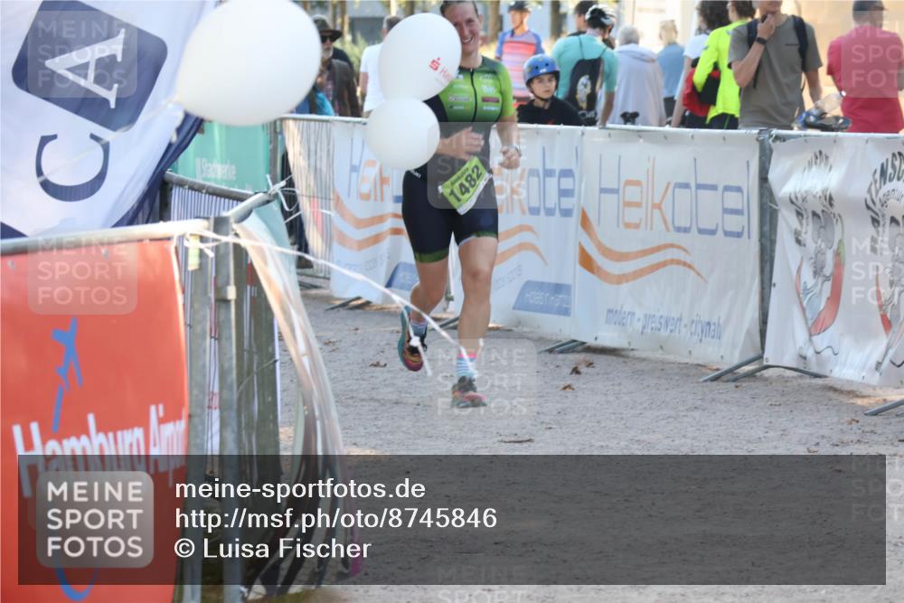07.09.2025 - 19. Norderstedt Triathlon Luisa Fischer http://msf.ph/oto/8745846 07.09.2025 17:22:16 Ziel 923 meine-sportfotos.de