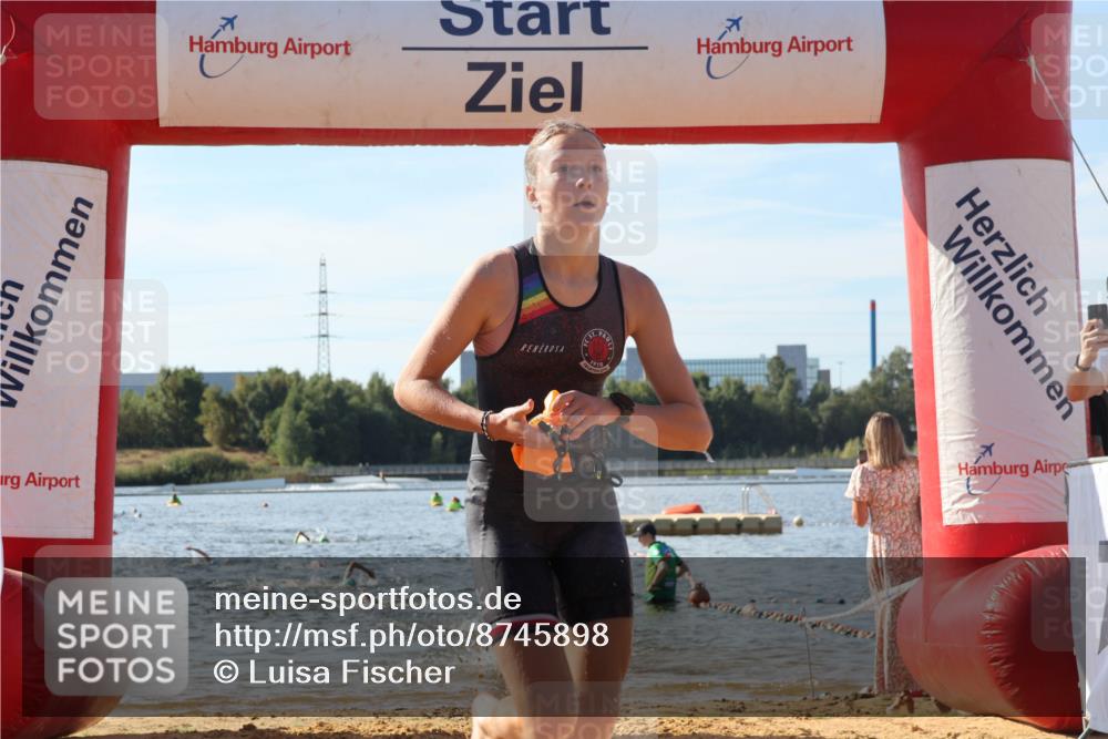 07.09.2025 - 19. Norderstedt Triathlon Luisa Fischer http://msf.ph/oto/8745898 07.09.2025 10:24:56 Schwimmen 61, 62, 73, 100, 111, 120, 126, 130 meine-sportfotos.de