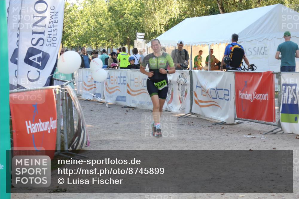 07.09.2025 - 19. Norderstedt Triathlon Luisa Fischer http://msf.ph/oto/8745899 07.09.2025 17:22:19 Ziel 923, 1482 meine-sportfotos.de
