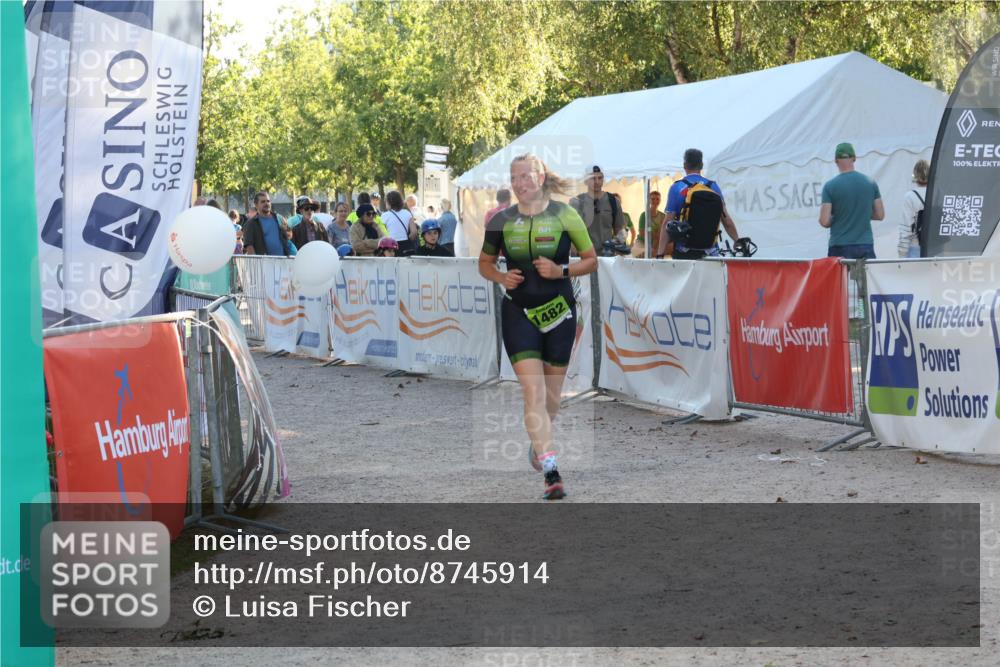 07.09.2025 - 19. Norderstedt Triathlon Luisa Fischer http://msf.ph/oto/8745914 07.09.2025 17:22:20 Ziel 923, 1482 meine-sportfotos.de