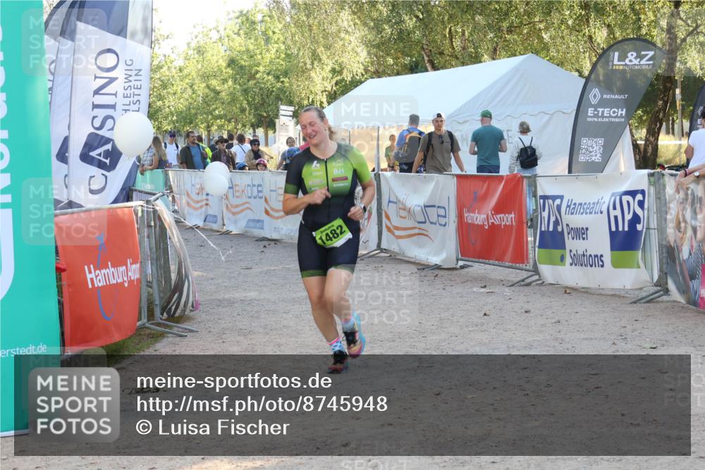07.09.2025 - 19. Norderstedt Triathlon Luisa Fischer http://msf.ph/oto/8745948 07.09.2025 17:22:21 Ziel 923, 1482 meine-sportfotos.de