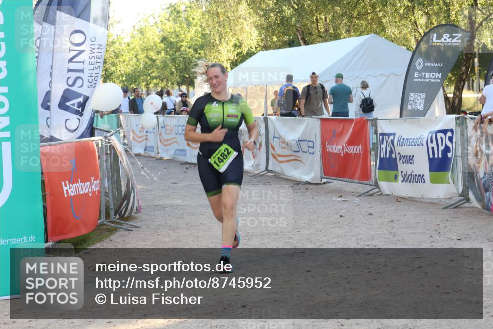 07.09.2025 - 19. Norderstedt Triathlon Luisa Fischer http://msf.ph/oto/8745952 07.09.2025 17:22:21 Ziel 923, 1482 meine-sportfotos.de
