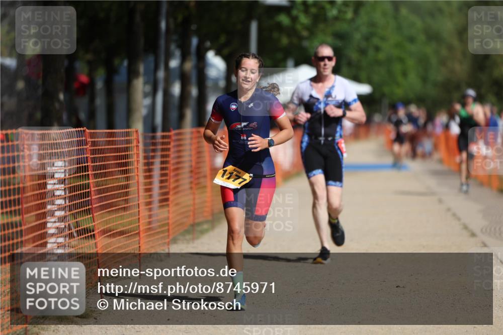 07.09.2025 - 19. Norderstedt Triathlon Michael Strokosch http://msf.ph/oto/8745971 07.09.2025 11:59:34 Laufen 296, 1177 meine-sportfotos.de
