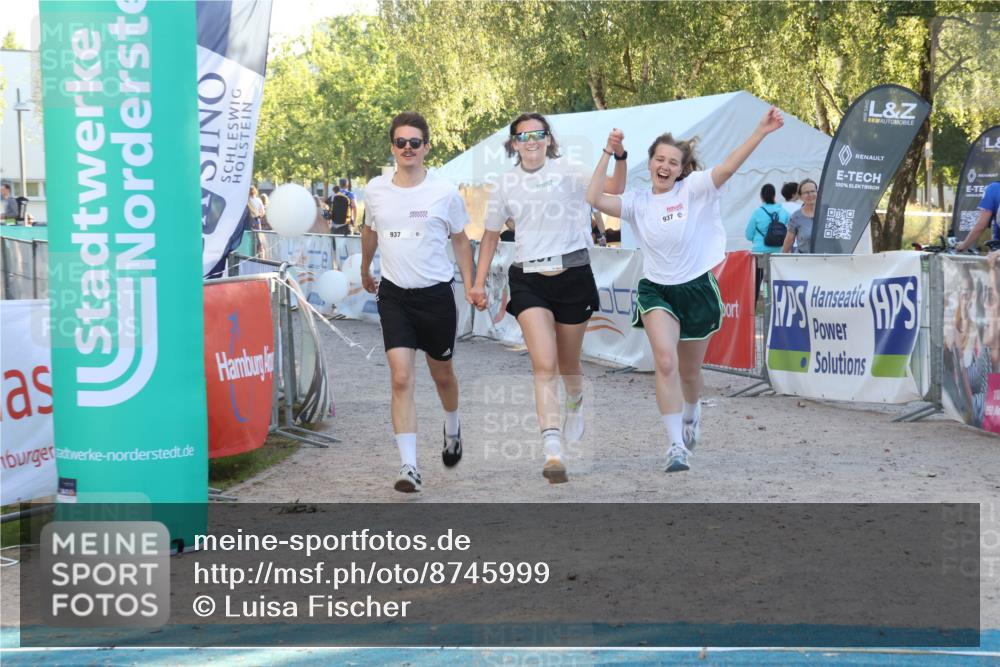 07.09.2025 - 19. Norderstedt Triathlon Luisa Fischer http://msf.ph/oto/8745999 07.09.2025 17:22:33 Ziel 937 meine-sportfotos.de