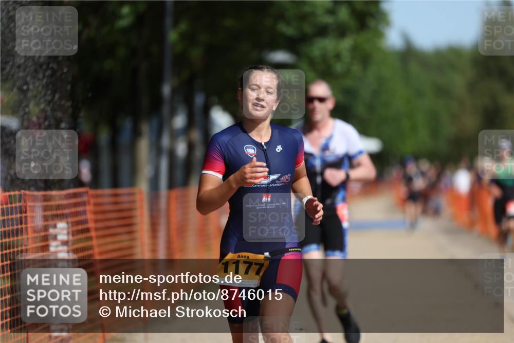 07.09.2025 - 19. Norderstedt Triathlon Michael Strokosch http://msf.ph/oto/8746015 07.09.2025 11:59:36 Laufen 296, 1177, 1383 meine-sportfotos.de