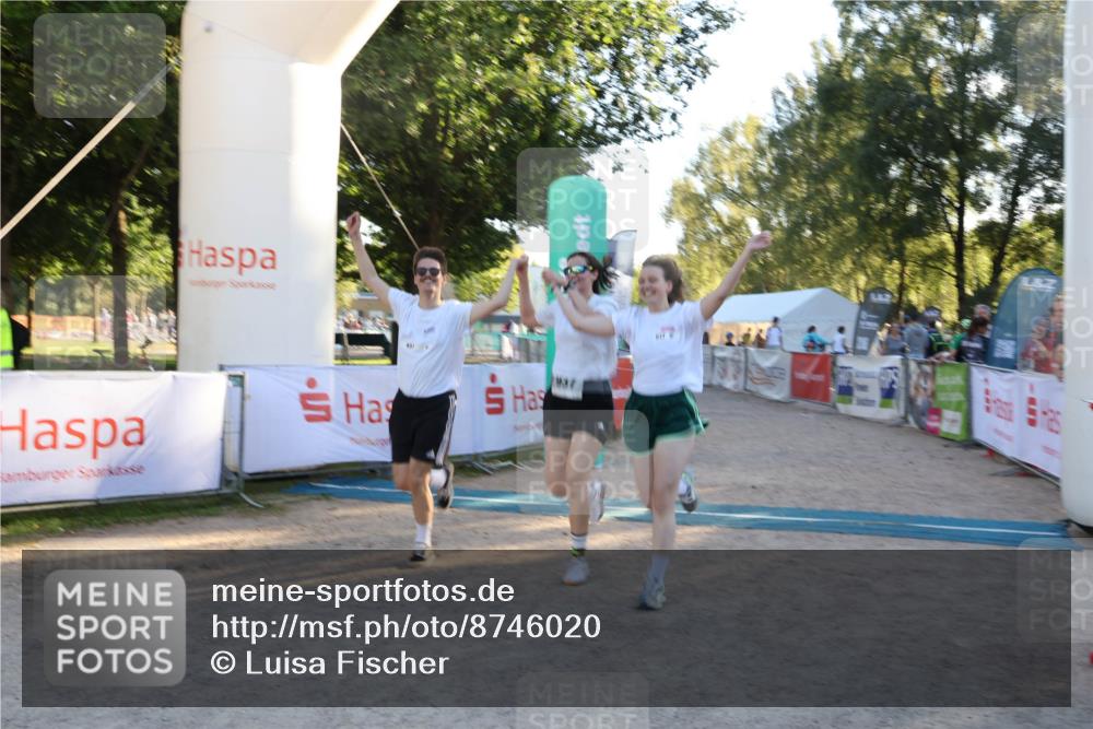 07.09.2025 - 19. Norderstedt Triathlon Luisa Fischer http://msf.ph/oto/8746020 07.09.2025 17:22:35 Ziel 937 meine-sportfotos.de