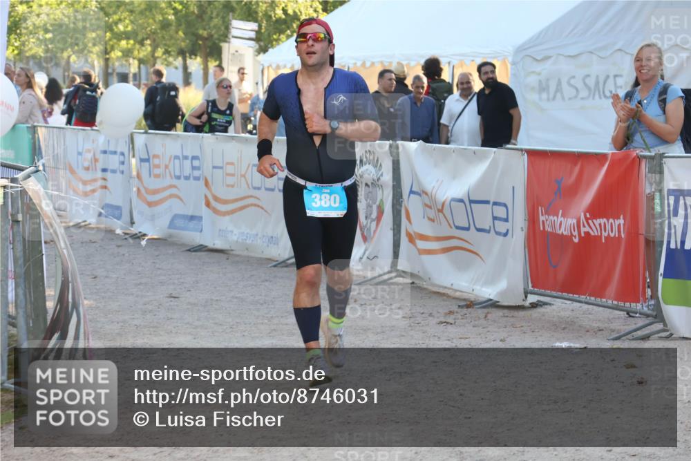 07.09.2025 - 19. Norderstedt Triathlon Luisa Fischer http://msf.ph/oto/8746031 07.09.2025 17:23:48 Ziel 380 meine-sportfotos.de